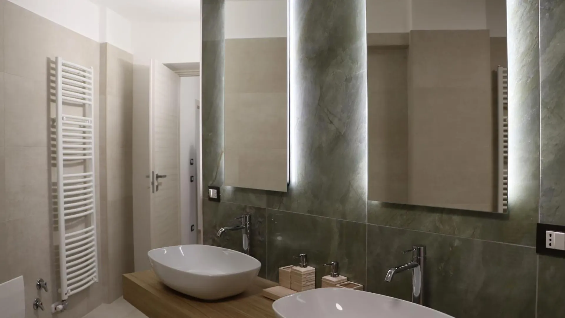 Sisina'S Suite Lecce 0*,
